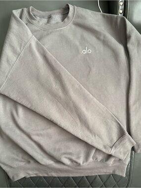ALO Yoga Crewneck Sweatshirt in anthracite color size large 🌺